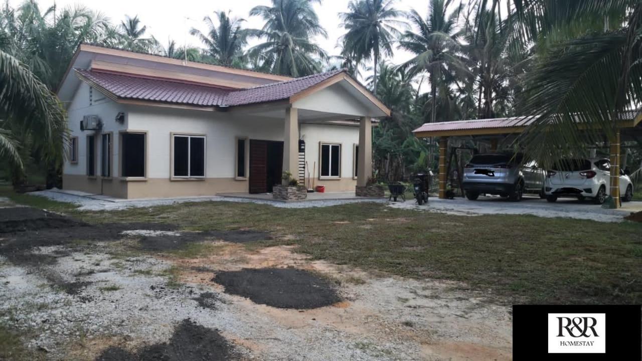 R & R Homestay Tanjung Karang Exterior photo